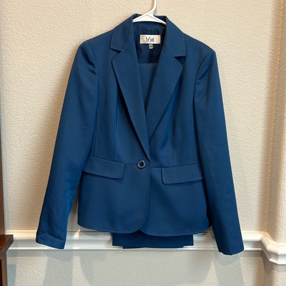 Other - Le Suit Women’s size 4 pant suit